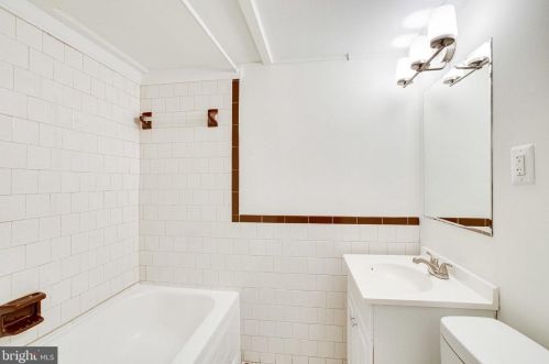 1839 A St, Washington DC 20003-1521 exterior