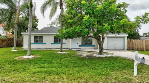 1925 Redwing Cir, Fort Pierce FL 34952-8834 exterior