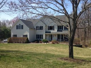 18 Chaucer Dr, Hackettstown, NJ 07840-4700