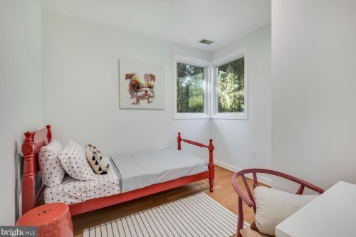 17 Ritchie Ave, Silver Spring MD  20910-5109 exterior