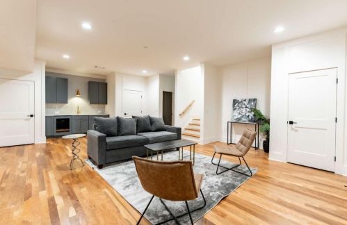 1130 Hudson Dr, Atlanta GA  30306-3578 exterior