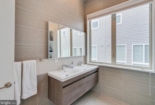 970-74 Leithgow St, Philadelphia PA  19123-1440 exterior