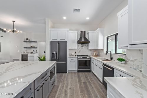 6111 31st Pl, Phoenix AZ  85016-2303 exterior