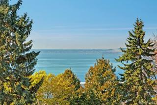 654 Olympic Pl, Seattle WA  98119-3696 exterior