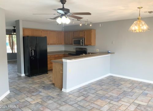 3245 Blackhawk Dr, Phoenix AZ  85050-4812 exterior