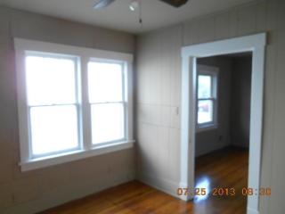 621 Madison St, Springfield MO  65806-2927 exterior