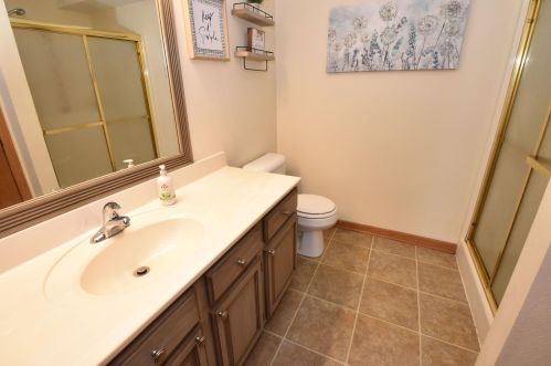 4967 Maple Leaf Cir, Milwaukee WI 53220-2780 exterior