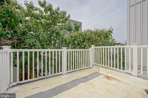 1134 Carpenter St, Philadelphia PA 19147-3608 exterior