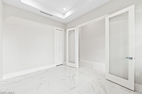 555 99 Ave, Naples FL 34108-2227 exterior