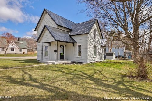 522 Bridge St, Belding MI  48809-1208 exterior