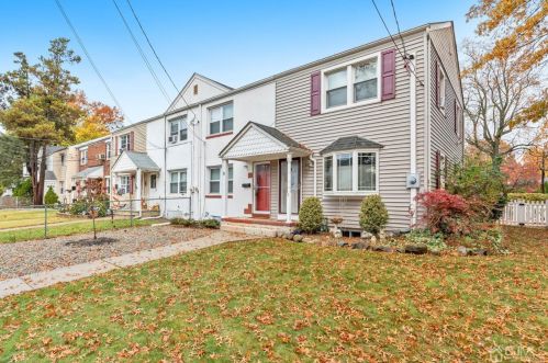 8 Roosevelt Ct, Metuchen NJ 08840-1426 exterior