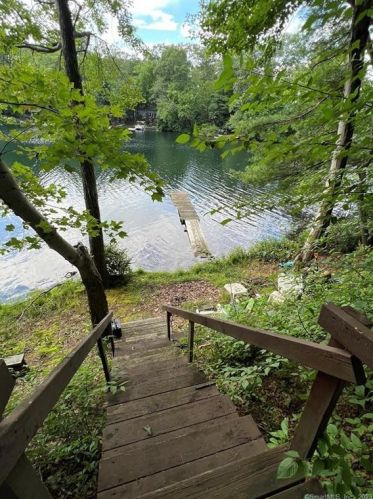 262 Shr Rd, Killingly CT 06241-1540 exterior