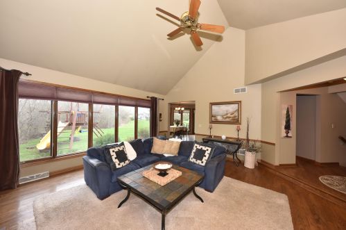 6945 Tesch Ave, Milwaukee WI 53220-2417 exterior