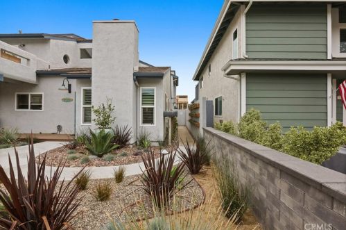 5524 Driftwood St, Oxnard CA  93035-1039 exterior