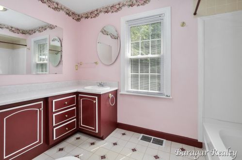 2900 Belknap Ave, Grand Rapids MI 49505-3304 exterior