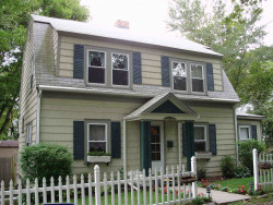 10 Central Close, Newton, MA 02466-2305