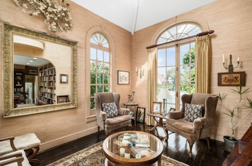 58 Eastern Pt Blvd, Gloucester MA 01930-4405 exterior