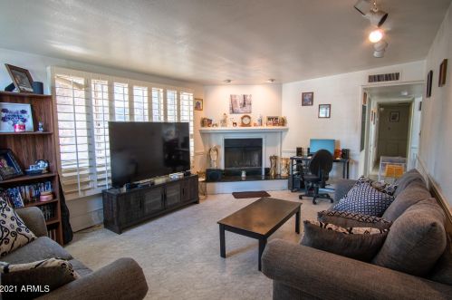 3817 Dunlap Ave, Phoenix, AZ 85051-3724