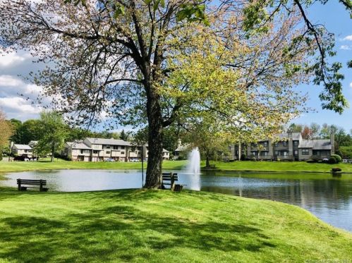 186 Metacomet Dr, Meriden CT 06450-3571 exterior