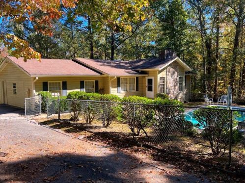 2004 Poplar Falls Rd, Lithonia, GA 30058-5047