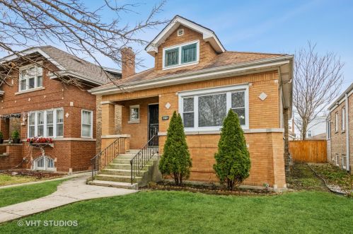 5415 Henderson St, Chicago, IL 60641-4134