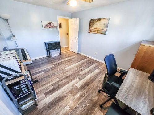 868 Greenville Ave, Providence RI  02919-1324 exterior