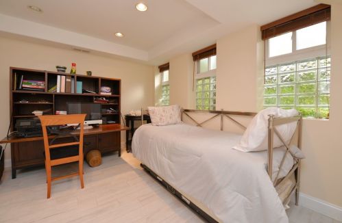 617 Dickens Ave, Chicago IL  60614-4401 exterior