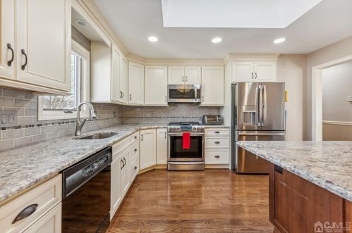 3 Brida Ct, Edison NJ  08817-3800 exterior