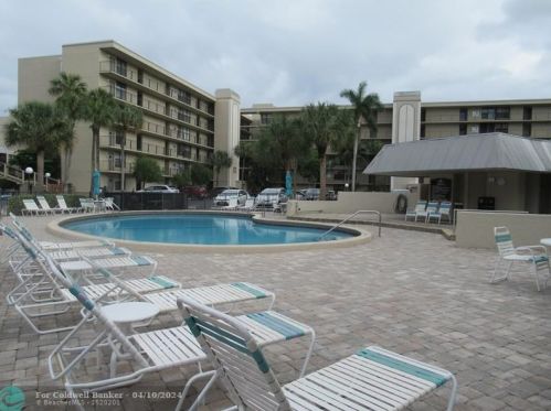 11 Royal Palm Way, Boca Raton FL  33432-8764 exterior