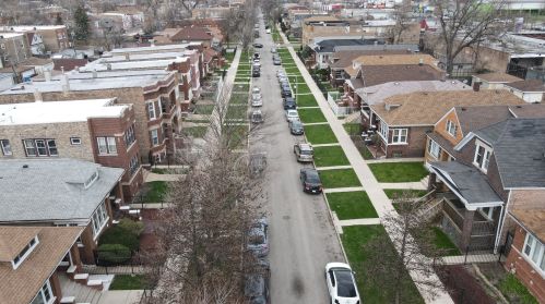 6048 Artesian Ave, Chicago IL 60659-2831 exterior