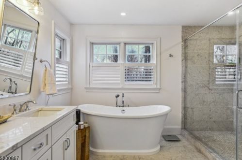 7 Dale Dr, Chatham Township NJ  07928-1661 exterior