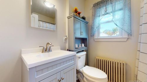 33 Linnmore Dr, Manchester CT  06040-3813 exterior