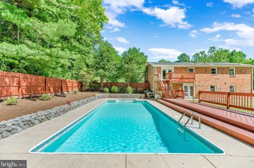 1070 Carson Dr, Huntingtown MD 20639-9507 exterior