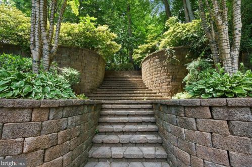 624 Live Oak Dr, Mc Lean VA 22101-1563 exterior