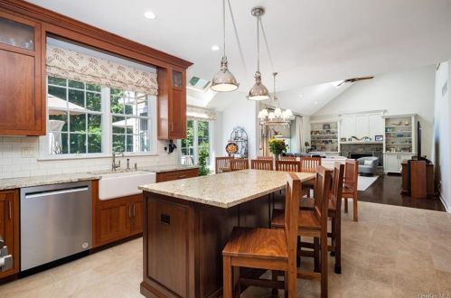 9 Miller Cir, Armonk NY 10504-1357 exterior