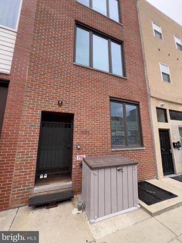 991 Marshall St, Philadelphia, PA 19123-1306