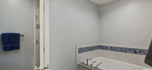 1925 Foxmoor Cir, Sandy UT 84092-5265 exterior