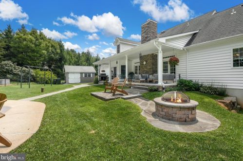 1049 Cider Press Ln, Quakertown PA 18951-5508 exterior