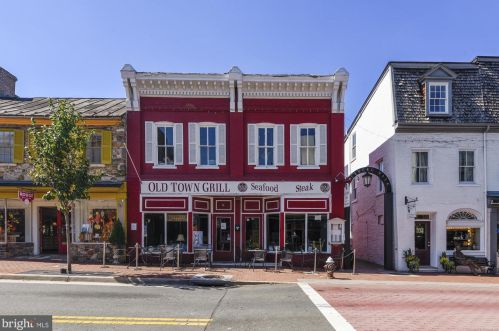 803 Catoctin Cir, Leesburg VA 20176-4951 exterior