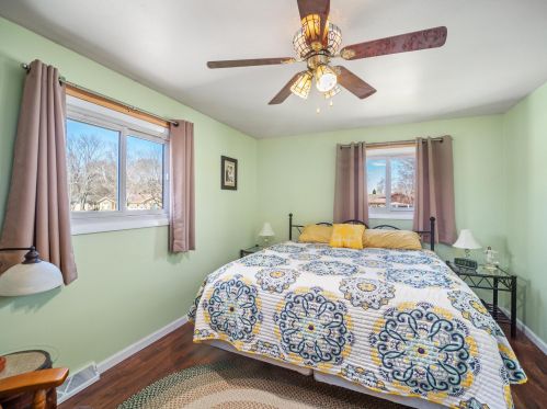 4401 Just Ct, Manitowoc WI 54220-1512 exterior