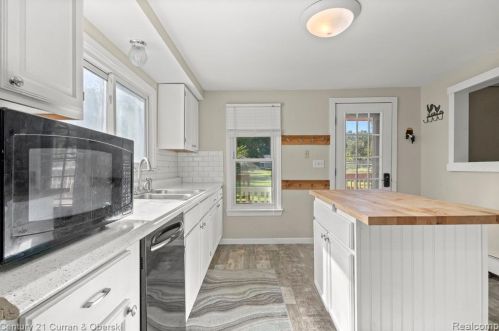 1787 Sashabaw Rd, Brandon MI  48462-9163 exterior