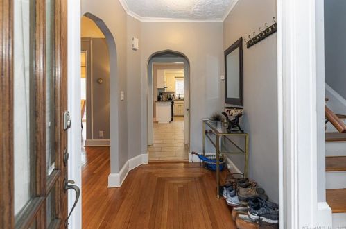 37 Hollister St, Manchester, CT 06042-3532