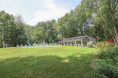 19 Amoskeag Rd, Concord NH 03301-4641 exterior