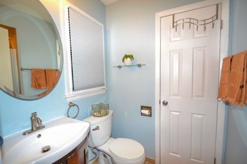 8221 Mohawk Rd, Milwaukee WI 53217-1737 exterior