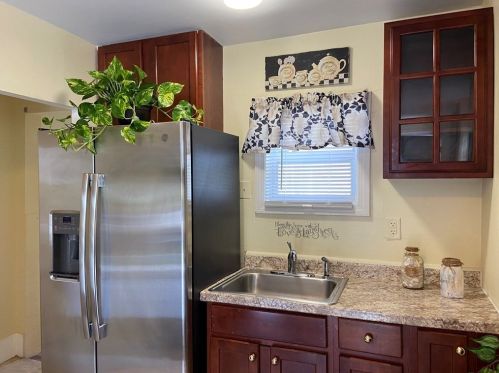 93 Thompson St, Springfield MA 01109-3919 exterior