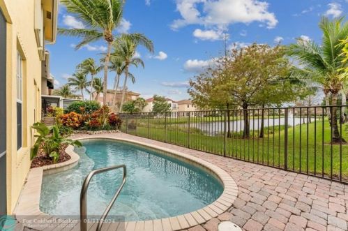 9808 Coronado Lake Dr, Boynton Beach FL 33437-5337 exterior