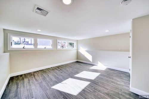 161 Adams Ave, River Edge NJ 07661-1437 exterior