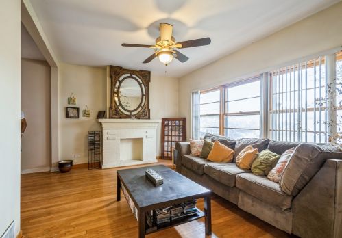 5546 Waveland Ave, Chicago, IL 60641-3235