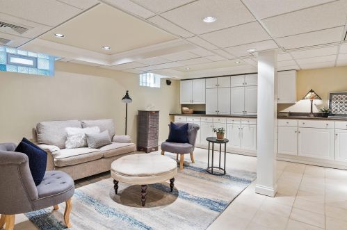 4042 Richland Ct, Milwaukee WI 53211-2147 exterior