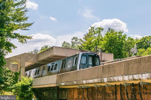 6934 Westhampton Dr, Alexandria VA 22307-1528 exterior